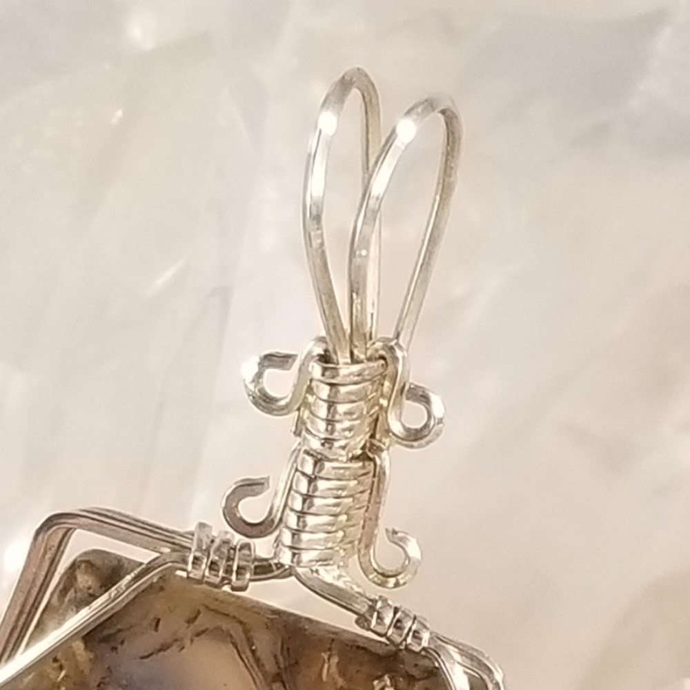 Wire wrapped Brazilian Agate Pendate - Picture 4 of 12